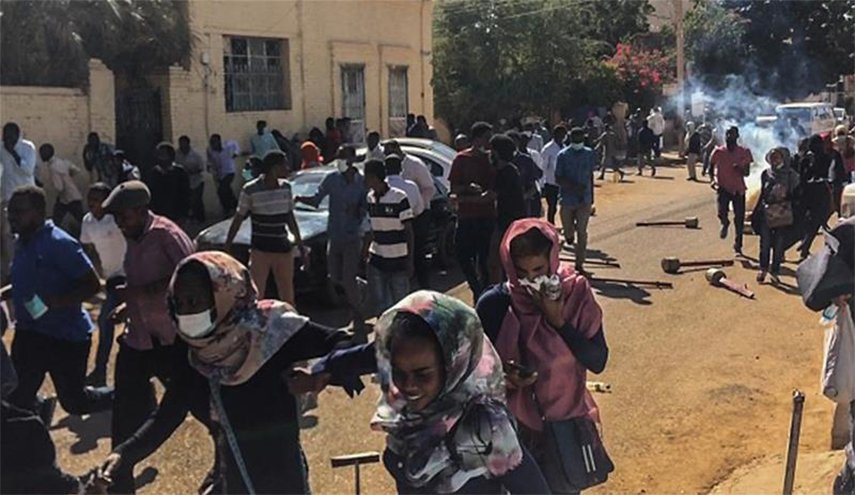 احتجاجات السودان تدخل مرحلة جديدة مع ركوب السلفيين الموجة
