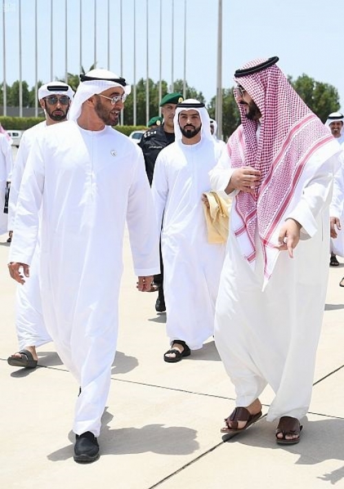الرياض الشيخ محمدبن زيد يلتقي الملك سلمان وولي العهد لتمديد فترة التحالف