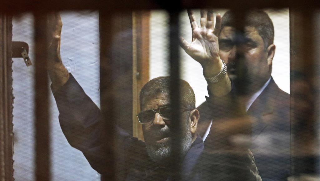 وردنا الان التلفزيون المصري يعلن عن وفاة الرئيس المصري الأسبق محمد مرسي أثناء محاكمته