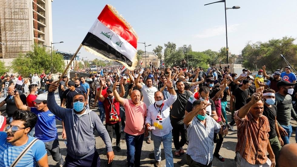 ارتفاع حصيلة قتلى الاحتجاجات في العراق والسلطات تعلن حظر التجول في بغداد